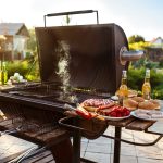 Hoe regel je een succesvolle barbecue catering voor je tuinfeest?